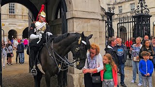 MAJOR CLOSURE UPDATE AND PETTING ZOO AS TOURISTS TOUCH AND FEED THE HORSE at Horse Guards [upl. by Raynold668]