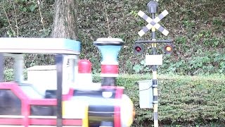 青梅鉄道公園ミニSL踏切  mini train mini railway crossing [upl. by Nwavahs]