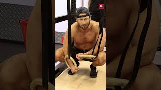 Glen Powell shows off his weighted ring pushups menshealth twister [upl. by Aliled]