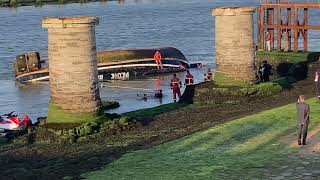 Un remorqueur se retourne dans le port de Bayonne deux marins sauvés par une poche d’air [upl. by Ober610]