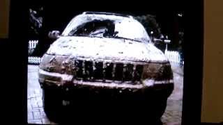 Look   Jeep Grand Cherokee shakes the mud off itself [upl. by Nitza259]