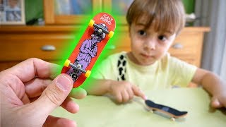 SKATE DE DEDO PROFISSIONAL Tech Deck Fingerboard  Unboxing e Manobras Ollie Flip Kickflip Tricks [upl. by Akoyin278]