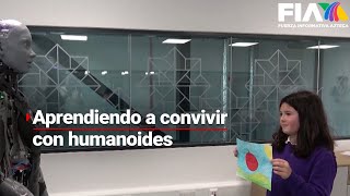 SON UNA REALIDAD  Presentan a niños en Escocia un humanoide para que se vayan familiarizando [upl. by Hsaniva]