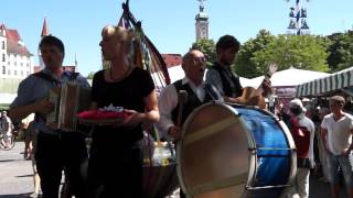 Couplet AG beim Brunnenfest am Viktualienmarkt in München [upl. by Yrrem]