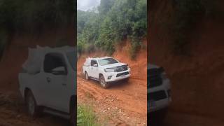 Toyota Hilux 2017 en ascenso 🦾  Pasión OffRoad 4x4 shorts [upl. by Honebein]