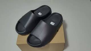 Flash Review Yeezy Slide quotDark Onyxquot adidas yeezy yeezyfoamrunner unboxing kanyewest [upl. by Naresh]