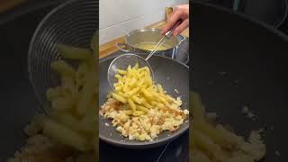 Pasta con Cavolfiore e Guanciale Pronta in 15 Minuti Ricetta Facile e Gustosa shorts [upl. by Enyehc]