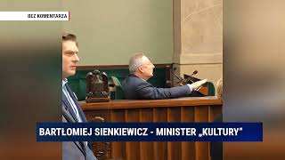 Sienkiewicz jako jedyny nie wstał w trakcie hymnu Tyle znaczy dla niego Polska  TV Republika [upl. by Chisholm]