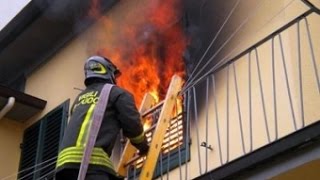 Pompieri in azione su incendio appartamento  salvataggio  VVF in sirena vigili del fuoco 2016 [upl. by Hank]