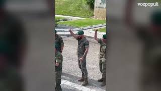 Los militares españoles despiden entre lágrimas a los ucranianos que se van a la guerra [upl. by Audrye793]