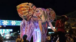 Pasacalles Gran Circo con Elefante Blanco Gigante Cabalgata de Reyes Huelva [upl. by Wheelwright261]