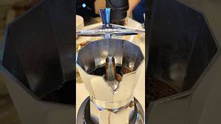 MOKA POT กาแฟยามเช้าของชาวอิตาลี mokapot coffee [upl. by Lander]