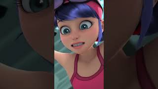 Tirarse a la piscina por amor ¡literalmente ❤️😳  LAS AVENTURAS DE LADYBUG  disneychannelES [upl. by Razaele]