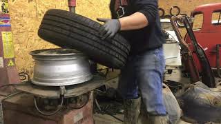 How to mount a tire and balance it [upl. by Nivrag]