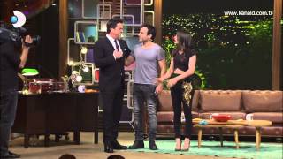 Beyaz Show  Ã–zge Ã–zpirinÃ§ci ve BuÄŸra GÃ¼lsoydan Beyaza SÃ¼rpriz [upl. by Aizirtap]