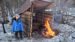 Bushcraft Survival Shelter  No Tent No Sleeping Bag Winter Camping [upl. by Enyallij]