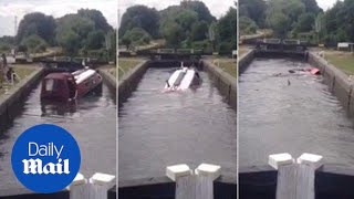 Moment couples narrowboat sinks in 25 seconds at Fobney lock [upl. by Jasmina]