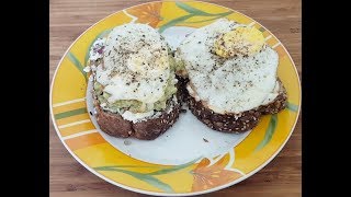 Recette de cuisine  Tartines à lavocat et oeufs au plat [upl. by Good]