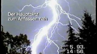 Gewitter mit starken Erdblitzen und einem Naheinschlag [upl. by Kcirdez]