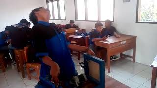 Detik detik siswa kesetrum saat praktik [upl. by Leatrice457]