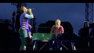 Chris Martin and a fan perform Everglow in Munich [upl. by Anivol]