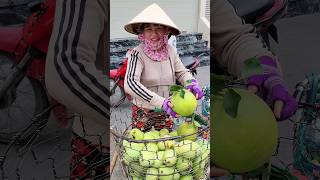 Sweet pomelos that you have to eat in Vietnam [upl. by Nhguavaj450]