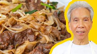 😊 Dads ADDICTIVE Beef Chow Fun 乾炒牛河 [upl. by Arsuy]