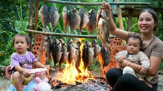 Harvest giant fish  make smoked fish preserve fish  cook food for pigs [upl. by Crispa33]