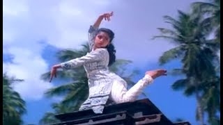 கவிதை கேளுங்கள்  Kavidhai Kelungal Karuvil  Ilayaraja Hits Song HD [upl. by Ahsoj]