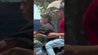 Sorprendente como estos chicos manejan una moto de alto cilindraje sin tener ninguna responsabilidad [upl. by Anelak]