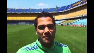 Dani Alves en la Bombonera  quotLes presento el templo del futbolquot  2015 [upl. by Alsi]