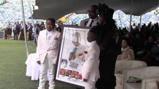 Sfiso Ncwanes family receive tribute plaque from music industry [upl. by Hakeber113]