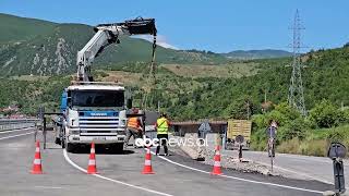 Zgjerohet rruga ElbasanQafë Thanë Devijohet trafiku në krahun e djathtë në gjurmën e re të rrugës [upl. by Letnohc]