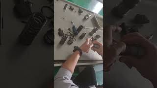 Cummins fuel injector QSK60 repair exchange and learning [upl. by Oicapot]