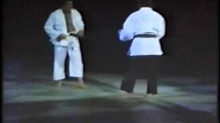 Chuck Norris amp Carlos Machado  JiuJitsu SparringDemonstration  1992 [upl. by Ebaj]