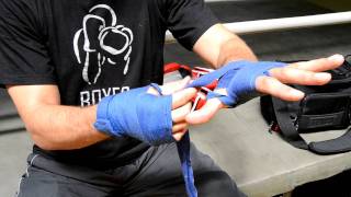 Bendaggio Mani Fasce  Hand wrapping for Boxe [upl. by Nahtanha942]