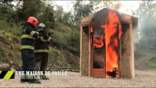 Maison isolée en paillerésistance au feu [upl. by Mollie193]