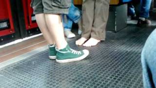 Eine Frau ohne Schuhe in der Bahn [upl. by Cristionna16]