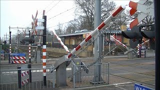 Spoorwegovergang Almelo de Riet  Dutch railroad crossing [upl. by Nellir762]