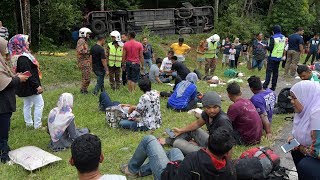 32 injured in bus crash near Gerik [upl. by Atikcir94]