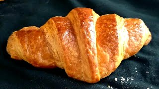 الكرواسون علي طريقة أفخم المحلات بكل أسرار نجاحه في المنزلدرس حول الكرواسونcroissant france [upl. by Hayalat969]