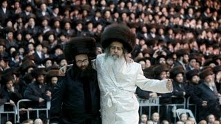 ‫Satmar Rebbe Dancing Mitzvah Tanz In Israel [upl. by Eatnuahc]