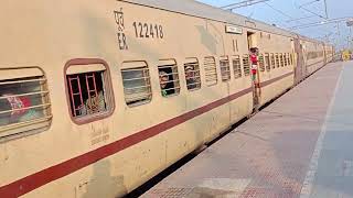 Tebhaga Express trains Balurghat to Kolkata No 13161vairalshortvideo [upl. by Granthem]