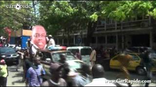 Ambiance à la porte du Palais quand Wade cédait la place à Macky Sall [upl. by Beekman]