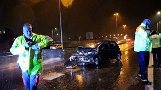 Bestuurder vlucht na eenzijdig ongeval op snelweg [upl. by Ahsita]