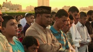 Gaza les Palestiniens participent à la prière de lAïd elFitr [upl. by Skelly]