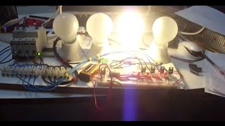 Optoacoplador MOC3021 PIC16F88 y triac BTA08 luces secuenciales parte 1 [upl. by Nivi]