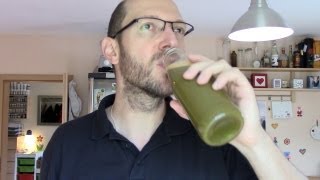 Böser Grüner Saft aus dem Entsafter Epic Fail VEGAN [upl. by Enairda655]