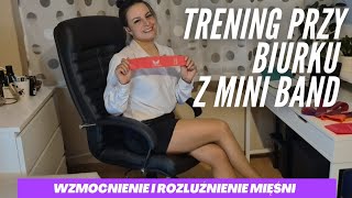 Trening przy biurku z mini band  Ćwiczenia na krześle [upl. by Aslin311]