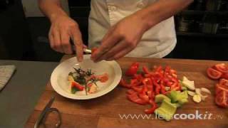 WeZoozbe Gazpacho koude tomatensoep maken [upl. by Ryann]